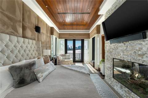 34 W Dilido Dr, Miami Beach FL - photo 9 of 52