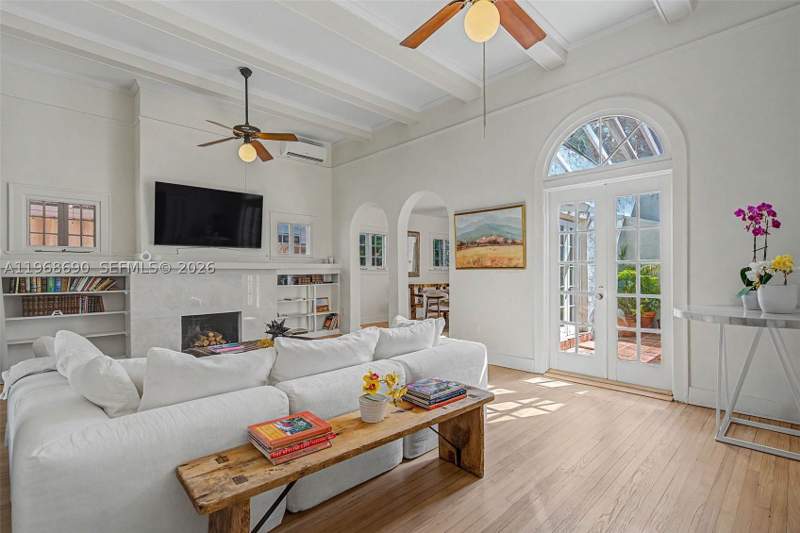 3 bedroom SingleFamilyResidence at 3233 Crystal Ct, Crystal Bluff, Miami — photo 5