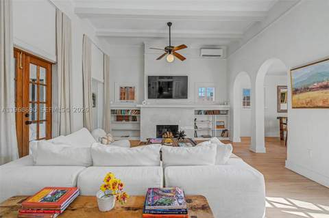 3233 Crystal Ct, Miami FL - photo 6 of 41