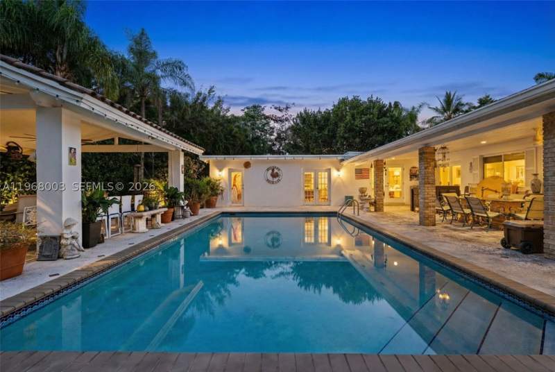 4 bedroom SingleFamilyResidence at 11220 SW 67th Ave, Oakridge Estates Rev, Pinecrest — photo 2
