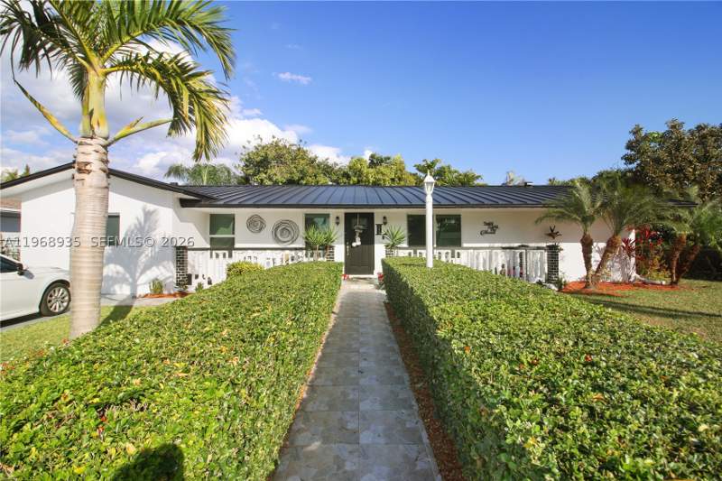 4 bedroom SingleFamilyResidence at 16323 SW 103rd Pl, Cantisano Sub, Miami — photo 2