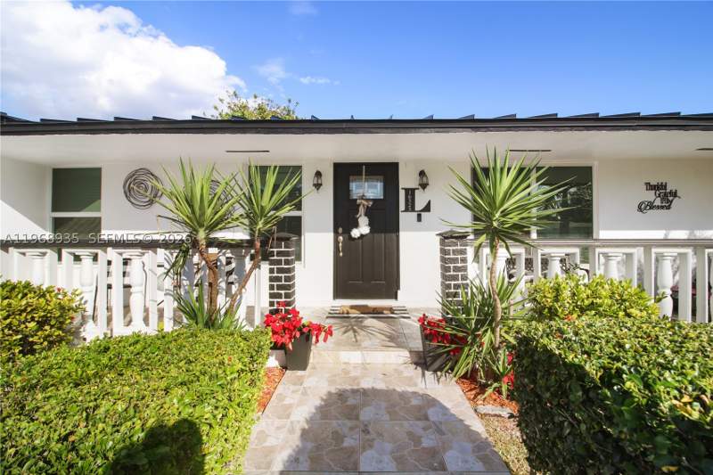 4 bedroom SingleFamilyResidence at 16323 SW 103rd Pl, Cantisano Sub, Miami — photo 3
