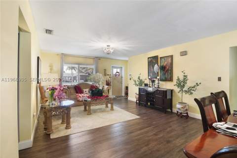 16323 SW 103rd Pl, Miami FL - photo 9 of 42