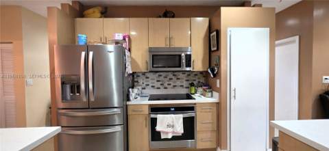 5769 NW 99th Ave, Doral FL - photo 13 of 48