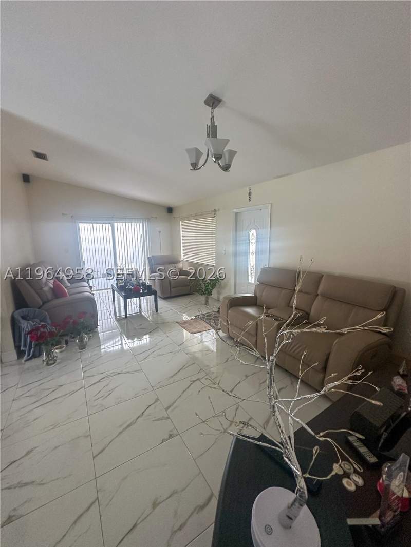3 bedroom SingleFamilyResidence at 14759 SW 82nd St, Kendale Royal Amend, Miami — photo 4