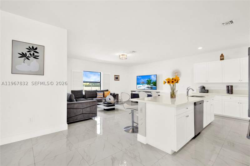 5 bedroom SingleFamilyResidence at 19059 SW 134th Ct, Vilhen Drive Estates, Miami — photo 5