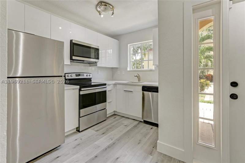 3 bedroom Condominium at 2054 NE 167th St 3-122, Aqua Vista Townhomes Cond0, North Miami Beach — photo 2