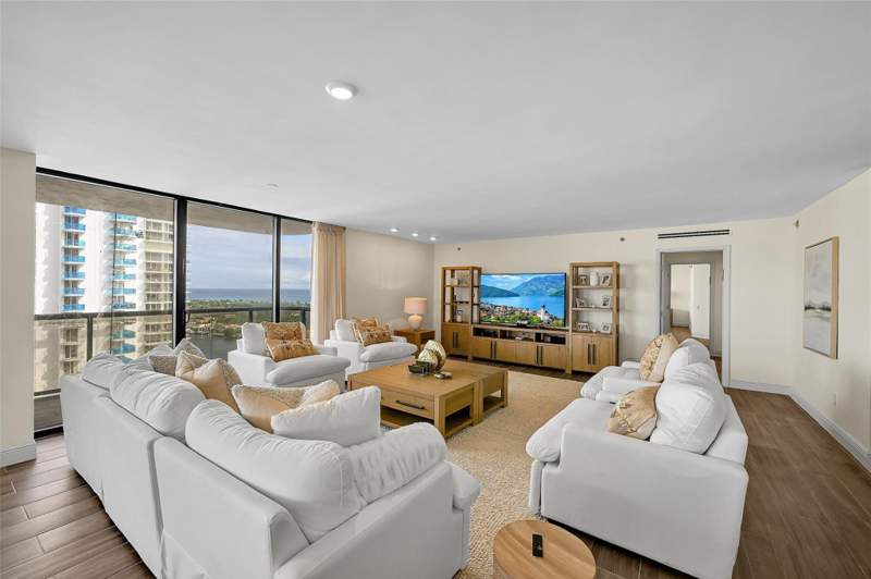 4 bedroom Condominium at 19667 Turnberry Way 20gr, Turnberry Isles, Miami — photo 2