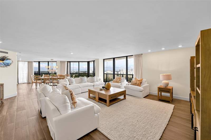 4 bedroom Condominium at 19667 Turnberry Way 20gr, Turnberry Isles, Miami — photo 3