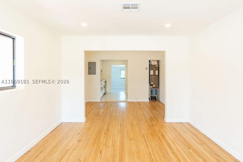 3 bedroom SingleFamilyResidence at 415 E 52nd St, Peters Park Rev, Hialeah — photo 3