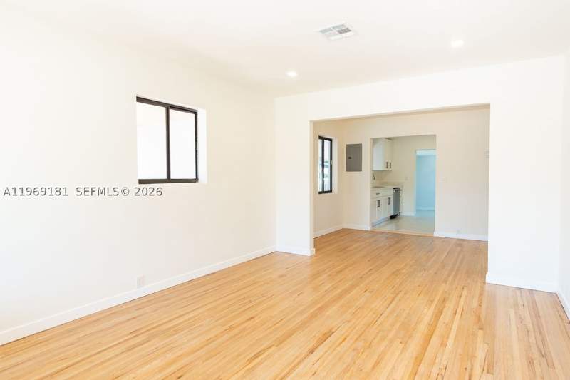 3 bedroom SingleFamilyResidence at 415 E 52nd St, Peters Park Rev, Hialeah — photo 4
