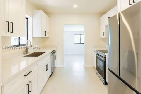 415 E 52nd St, Hialeah FL - photo 8 of 33