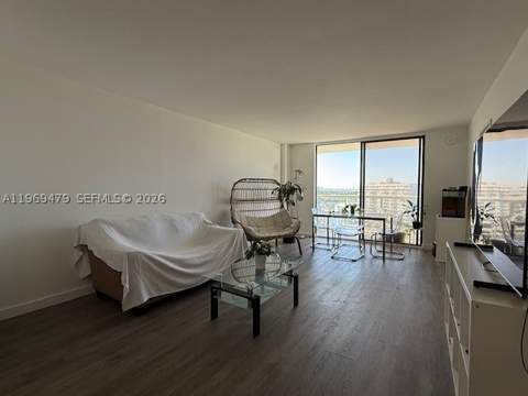 13499 Biscayne Blvd 902, North Miami FL - photo 6 of 22