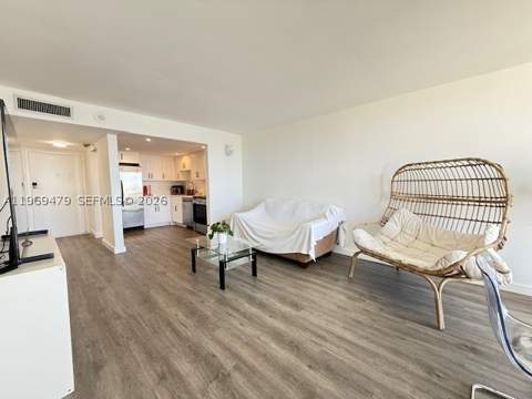 13499 Biscayne Blvd 902, North Miami FL - photo 7 of 22