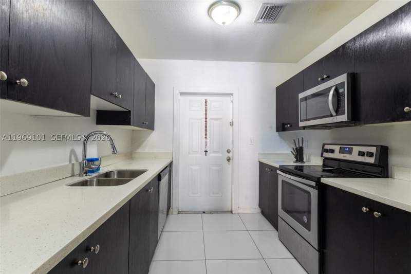 3 bedroom SingleFamilyResidence at 1998 NW 47th St, 17 Ave Manor, Miami — photo 3