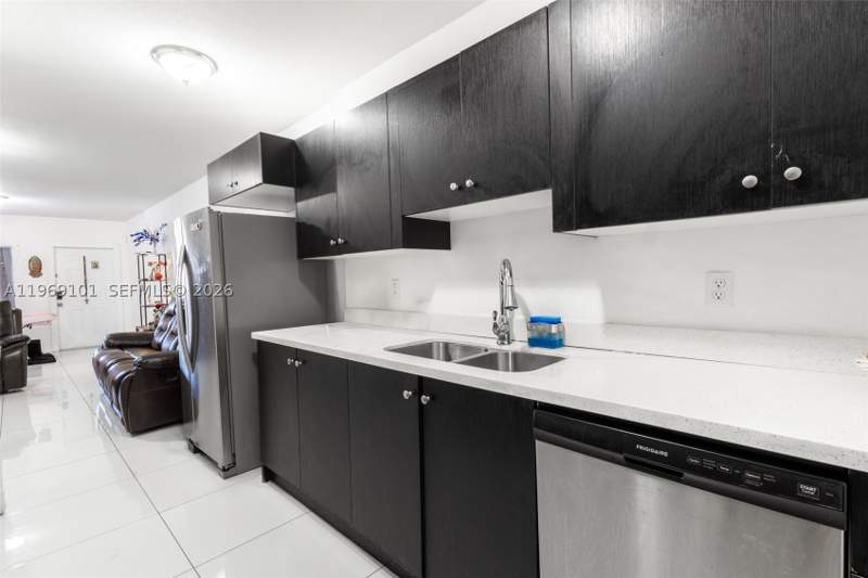 3 bedroom SingleFamilyResidence at 1998 NW 47th St, 17 Ave Manor, Miami — photo 4