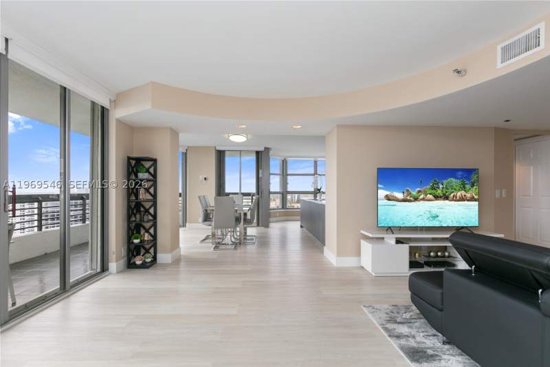 2 bedroom Condominium at 3500 Mystic Pointe Dr 2603, Mystic Pointe Tower 400 C, Aventura — photo 2