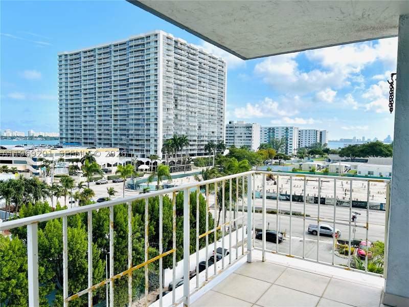 1 bedroom Condominium at 1865 79th St Cswy 6O, Kennedy House Condo, North Bay Village — photo 4