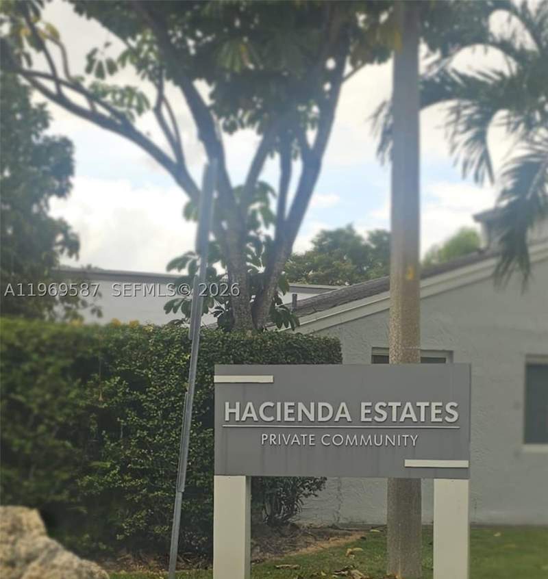 4 bedroom SingleFamilyResidence at 11417 SW 35 ln, Hacienda Estates Sec 2, Miami — photo 2