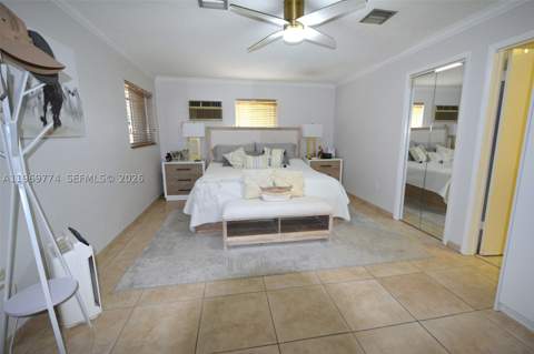 890 E 38th St, Hialeah FL - photo 11 of 32