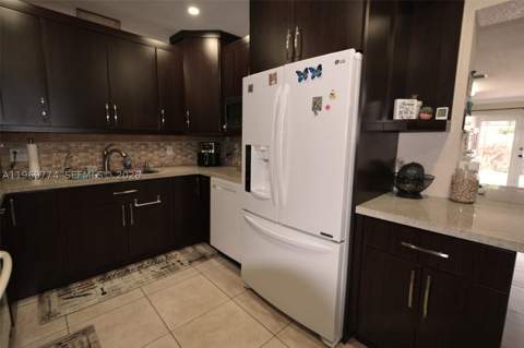 890 E 38th St, Hialeah FL - photo 8 of 32
