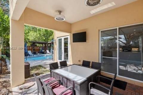 426 NE 20th Ave, Homestead FL - photo 9 of 64