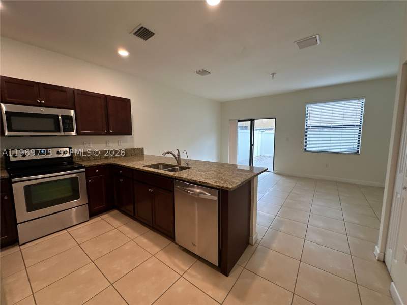 3 bedroom Villa at 9374 W 32nd Ln, Bonterra, Hialeah — photo 3