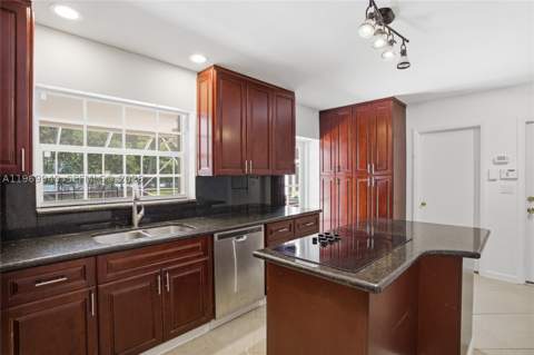 14721 SW 67th Ave, Coral Gables FL - photo 13 of 36