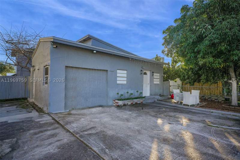 4 bedroom SingleFamilyResidence at 2104 NW 1St Ter, Superior Park, Miami — photo 2