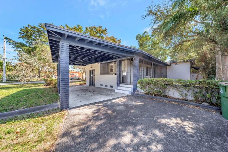 2 bedroom SingleFamilyResidence at 890 NE 138th St, Irons Manor High Pine Add, North Miami — photo 2