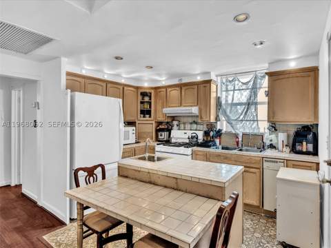 503 12th St 5, Miami Beach FL - photo 9 of 43