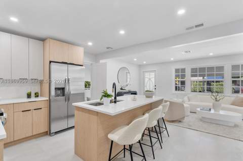560 NE 110th Ter, Miami FL - photo 13 of 49