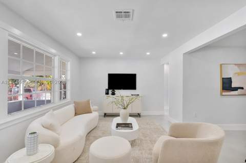560 NE 110th Ter, Miami FL - photo 6 of 49