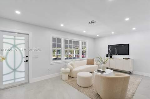 560 NE 110th Ter, Miami FL - photo 7 of 49