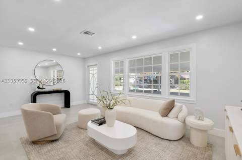 560 NE 110th Ter, Miami FL - photo 8 of 49