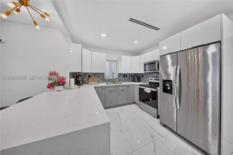 5 bedroom SingleFamilyResidence at 231 NW 44th St, Columbia Park Corr Pl, Miami — photo 3