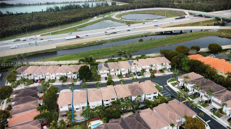 3 bedroom Townhouse at 7035 NW 116th Ct, Doral Isles St Lucia, Doral — photo 2
