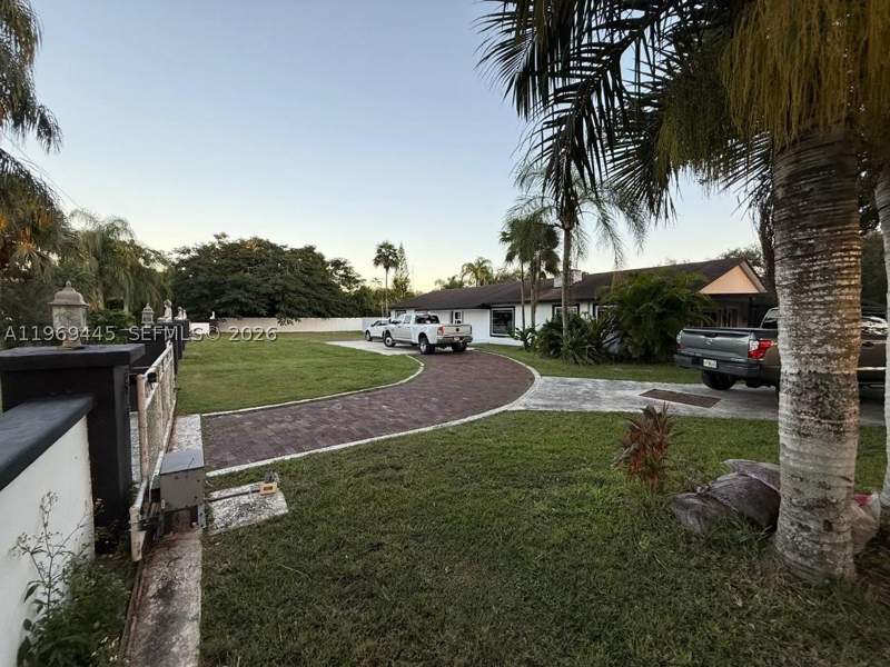 4 bedroom SingleFamilyResidence at 15750 SW 216th St, Rose Estates, Miami — photo 3