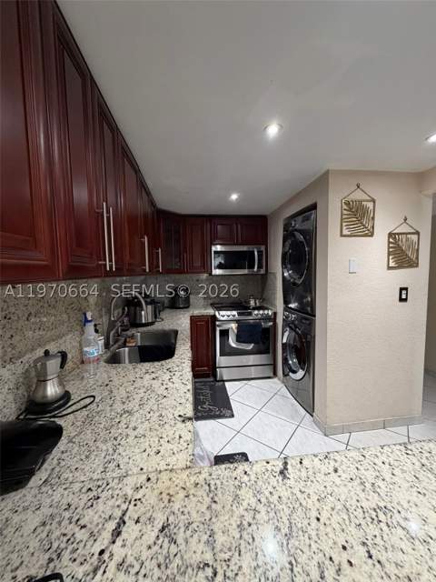 10090 NW 80th Ct 1206, Hialeah Gardens FL - photo 6 of 24