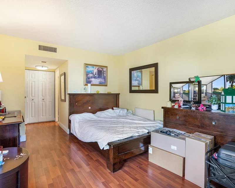2 bedroom Condominium at 20379 W Country Club Drive 332, Coronado Condominiums III, Aventura — photo 4