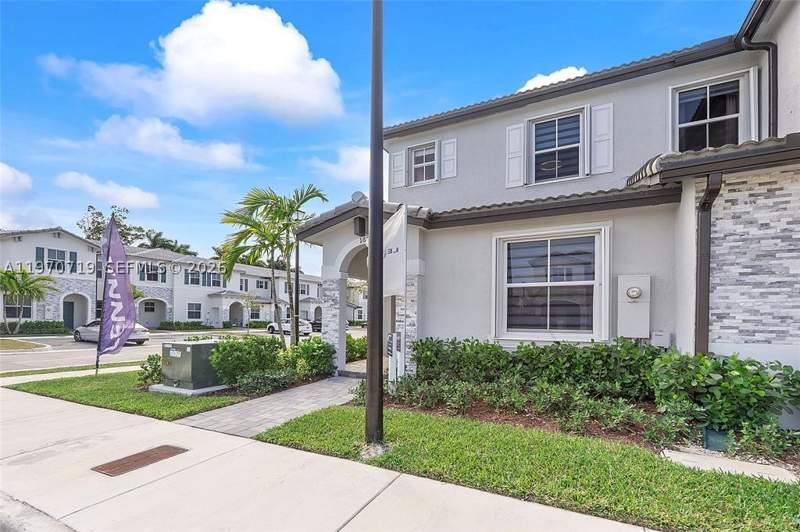 3 bedroom Townhouse at 16228 SW 291st St, Cedar Pointe, Homestead — photo 2