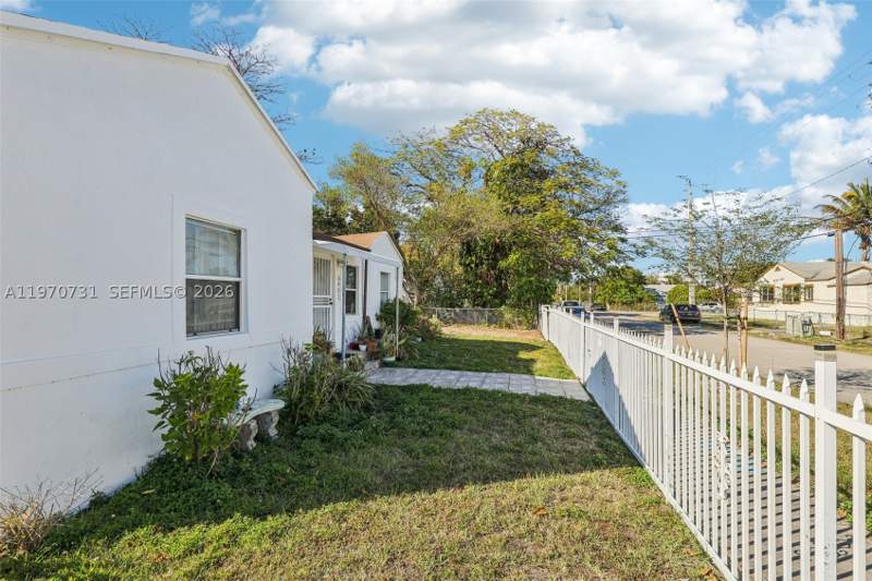 4 bedroom SingleFamilyResidence at 6402 NW 8th Ave, Seventh Ave Park, Miami — photo 5
