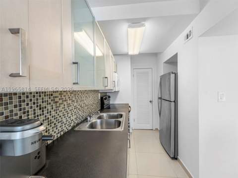 100 Lincoln Rd 417, Miami Beach FL - photo 11 of 33