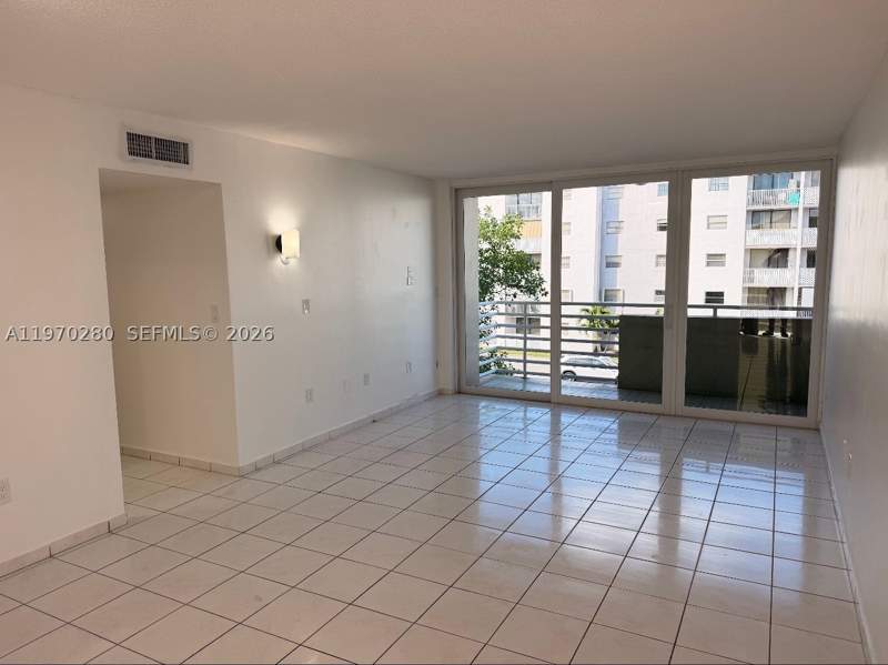 1 bedroom Condominium at 8050 NW 8th St 1307, Belinda Gardens Condo, Miami — photo 3