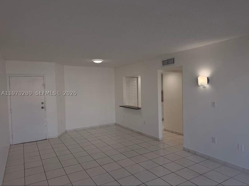 1 bedroom Condominium at 8050 NW 8th St 1307, Belinda Gardens Condo, Miami — photo 4