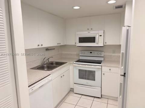 8050 NW 8th St 1307, Miami FL - photo 7 of 18