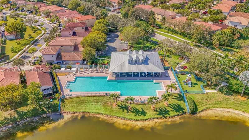 3 bedroom SingleFamilyResidence at 3736 NE 9 Ct, Portofino Pointe, Homestead — photo 2