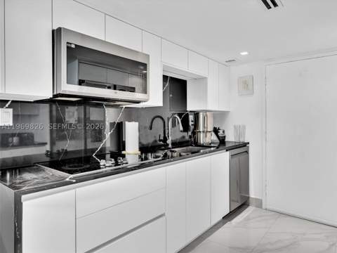 401 Ocean Dr 1007, Miami Beach FL - photo 10 of 33