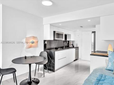401 Ocean Dr 1007, Miami Beach FL - photo 9 of 33
