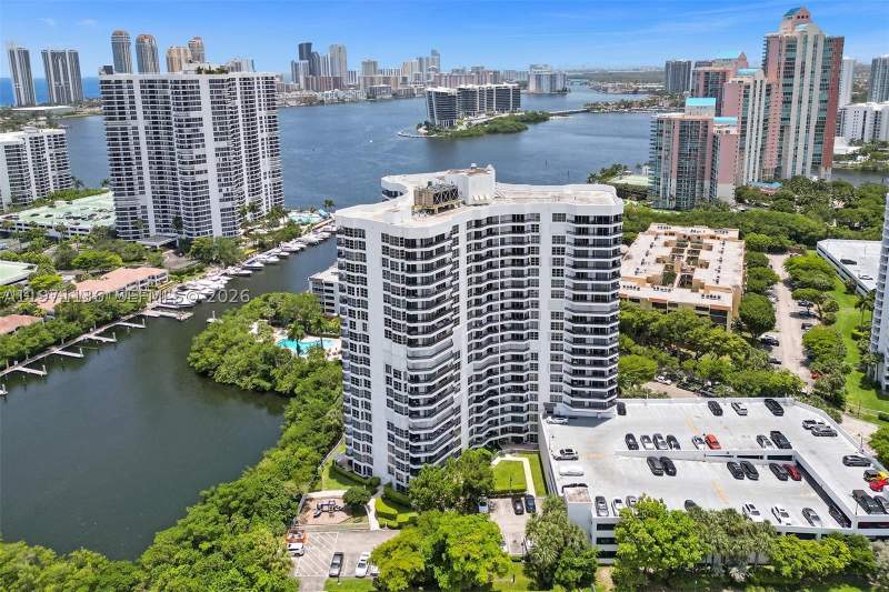 2 bedroom Condominium at 3400 NE 192nd St 1607, Mystic Pointe Tower 600 C, Aventura — photo 2